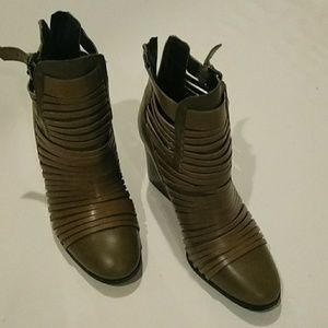 Olive Genuine Leather Sam Edelman strap booties!